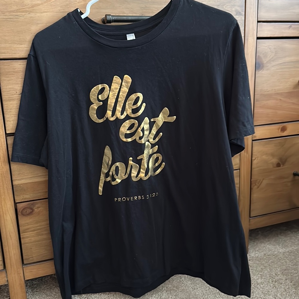 Elle Est Forte shirt